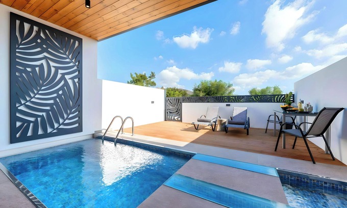 Vathi Cabin | Canes Suite Private Pool