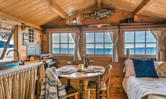 Seldovia Village Cabin | Cannery Cabin, 2 Beaches, wildlife, kayaks, bear viewing, glacier experience!