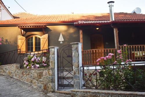 Archaia Feneos Ski Chalet | Capris Rustic Ηouse with Mountain View