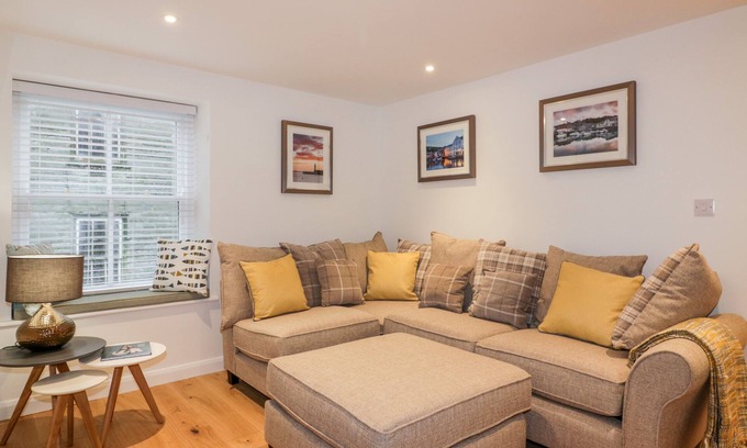 Mevagissey Cottage | CAPTAIN'S CABIN, romantic, luxury holiday cottage in Mevagissey
