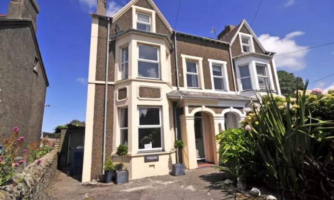 Edern Villa | Captain's House - Morfa Nefyn, Pwllheli, North Wales. Beach, Golf, Walks.