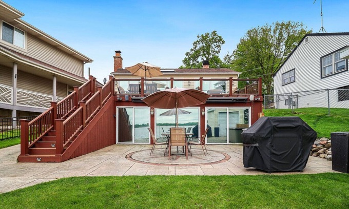 Fox Lake Apartment | Captain`s Quarters 2/2 Lake Life Dream Home