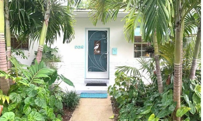 Florida North Atlantic Coast House | Captains Retreat.An oasis with lush coastal landscaping awaits!