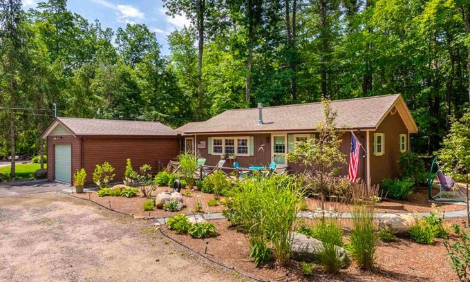 Meredith House | Captivating Patrician Shores Cottage