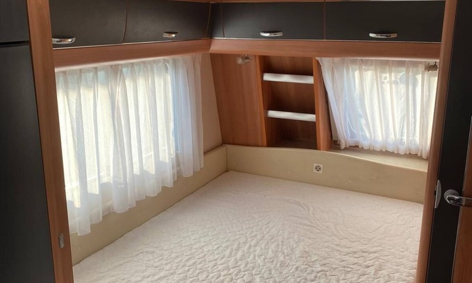 Viane House | Caravan for rent by pond - enjoy nature, peace and quiet!