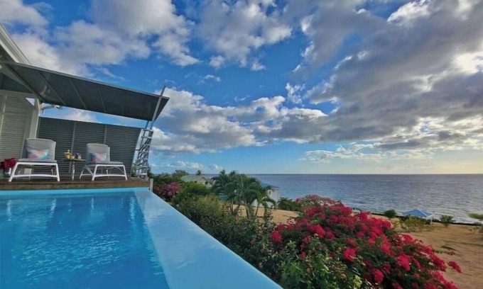 Bouillante Villa | Caribbean seafront, sea view and access, private swimming pool 'Villa Blue Haven 1' - France