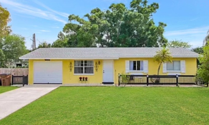Fort Myers Shores House | Carlita's 4 Home Boat Lovers Retreat Pet Friendly in wonderful North Fort Myers