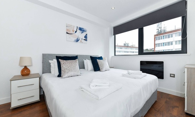 Gedling House | Carlton sq - Inviting 2bedroom apartment with free wifi and a smart TV