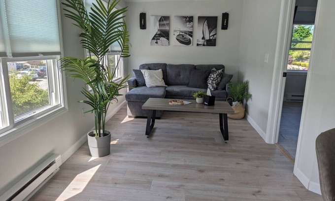 Mystic - New London Apartment | Carrick Landing-#4 · walk Mystic-Train/EV Lvl-2 · aquarium