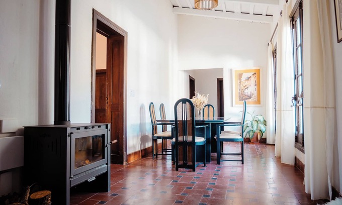 La Cumbre House | Casa al pie de la Montaña con Cama King, Pileta y Mesa de Pool