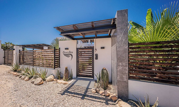 Todos Santos House | Casa Alas. New, Modern, Private Pool, and a Walk to the Beach!