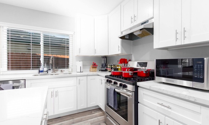 Mira Mesa House | Casa Andasol, 3BD Home with Mini Golf, Fire Pit, Arcade Games, By Zoo, Sea World