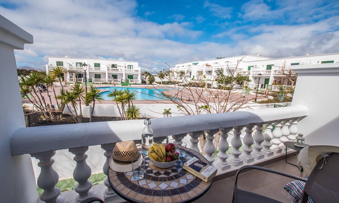 Los Mojones Apartment | Casa Anemona with terrace, shared pool, sea views and free wifi