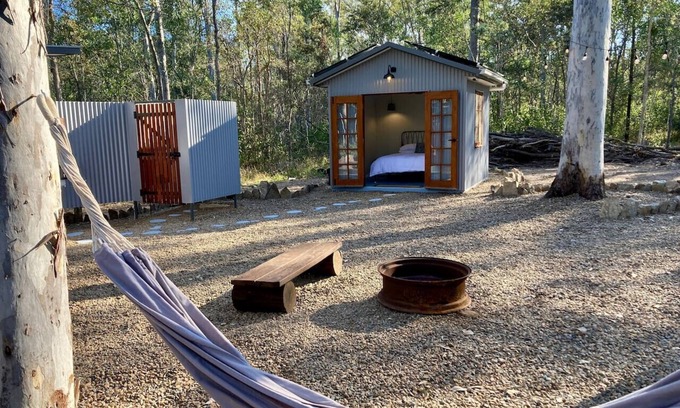 Captain Creek Cabin | Casa Azul | Off-grid Hideaway Agnes Water & 1770