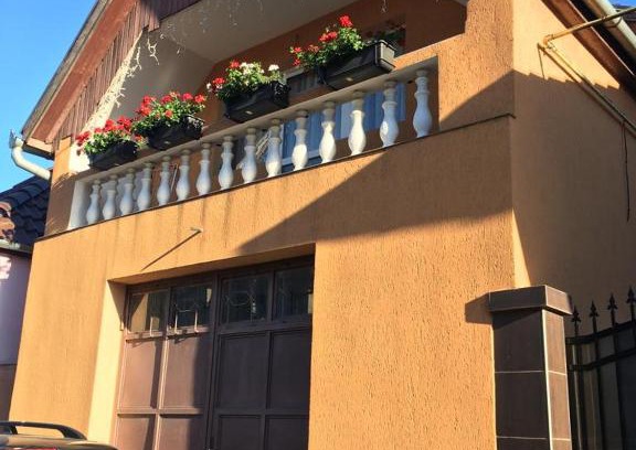 Three Oaks Apartment | Casa Bis