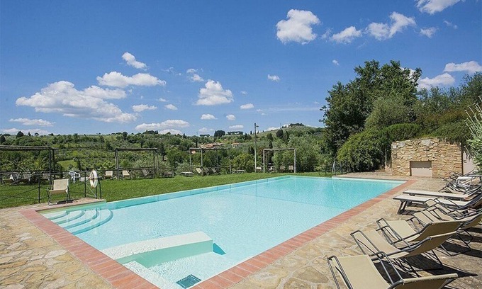 Grassina House | Casa Bonannia G: A bright one-story apartment in the characteristic style of the Tuscan countryside.