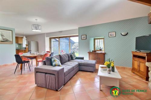 Limerzel House | Casa camelias