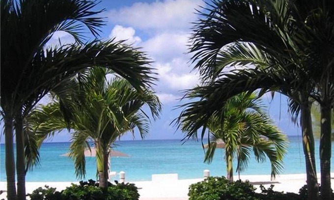 Seven Mile Beach Condo | Casa Caribe # 18 penthouse corner unit on 7MB - Near Ritz- snorkeling off beach!