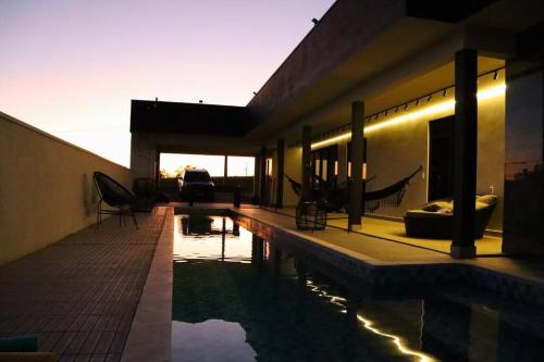 Paranapanema House | Casa com piscina e acesso ao clube Riviera