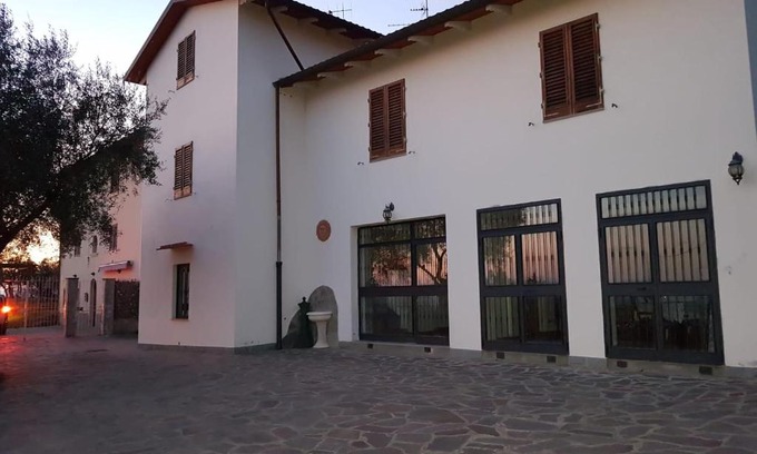 Terranuova Bracciolini House | Casa con piscina camino e biliardo