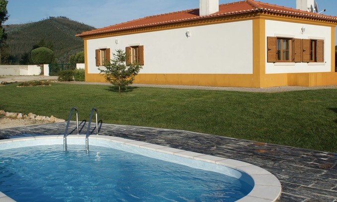 Nossa Senhora do Pranto House | "Casa da Eira" - Rural tourism house with private pool, near Dornes.