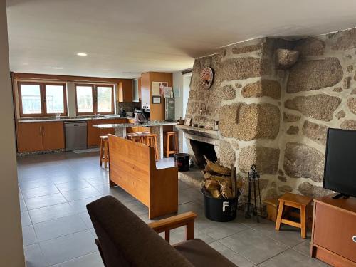 Cova House | Casa da Lage - Lareira - Vistas rio - Gerês