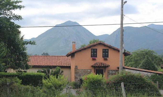 Ribadesella Cottage | Casa de Aldea El Correntíu for 4 people