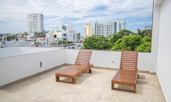 Ferrocarrilera House | Casa de Flamingos * Neighborhood living close to the Malecon