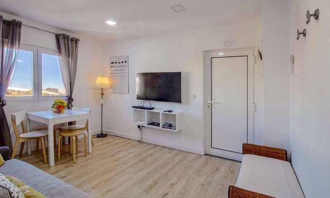 Vila Nova de Gaia House | Casa de Gaia, a view of the Douro River