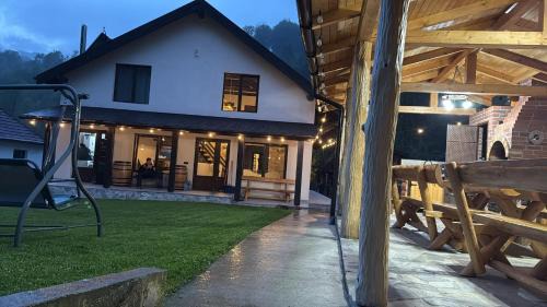 Banita House | Casa de vacanță Edya