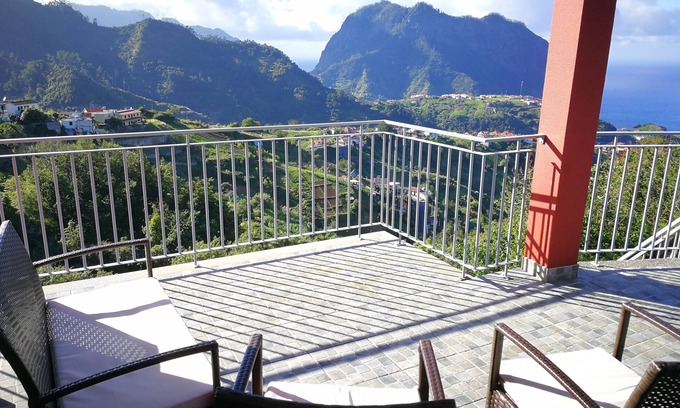 Porto da Cruz Villa | "CASA DO CABEÇO" SEA AND MOUNTAIN VIEWS