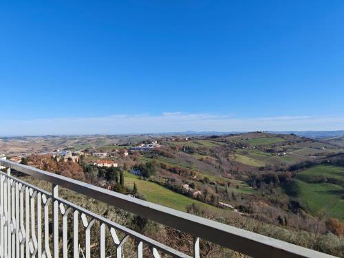 Montecarotto Apartment | CASA DORIS Montecarotto, Le Marche - Top Lage, Glasfaser WIFI, neu renoviert