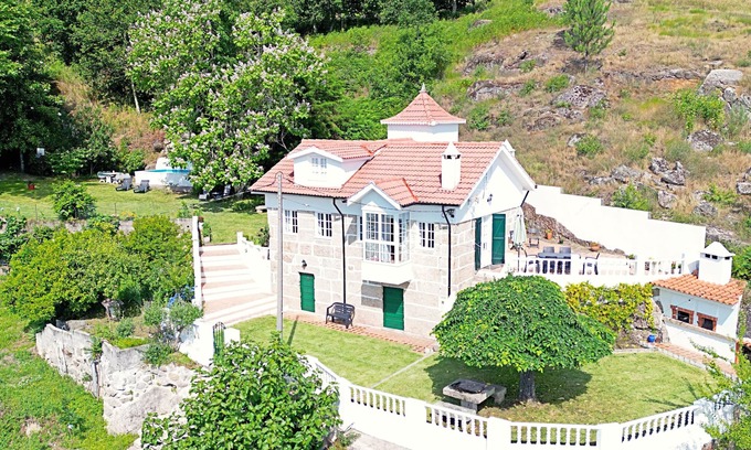 Amarante Cottage | Casa dos Plátanos near the center of Amarante, Golf Course and Water Park.