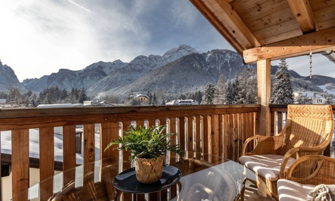 Valle San Silvestro Apartment | Casa Flora near train station