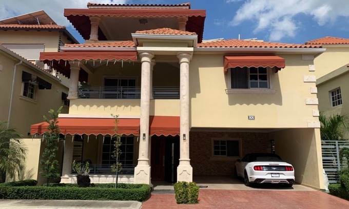 San Cristobal House | Casa Flores