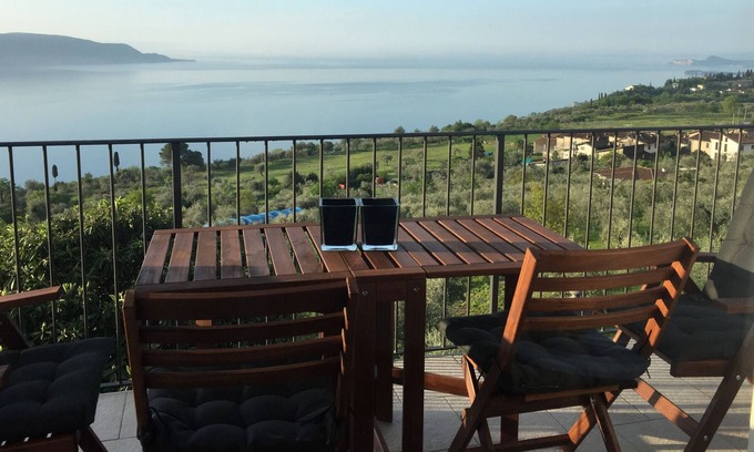 Gaino Apartment | Casa Franka-Rebomaholidays, with two balconies and marvellous lake view