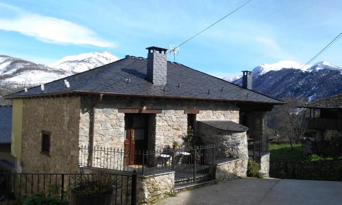 Monco House | Casa Gloria