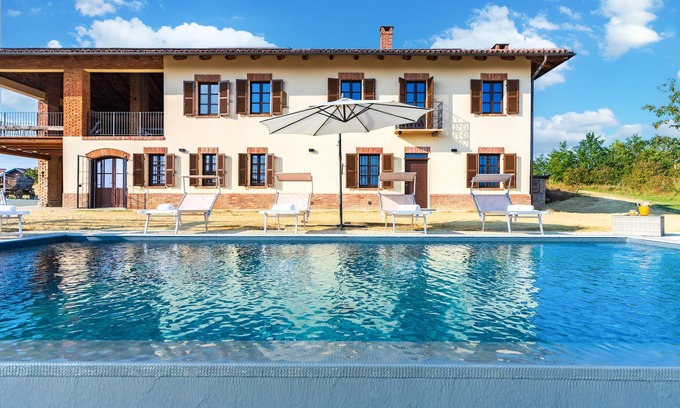 Belveglio Villa | Casa Leonarda 8, Emma Villas