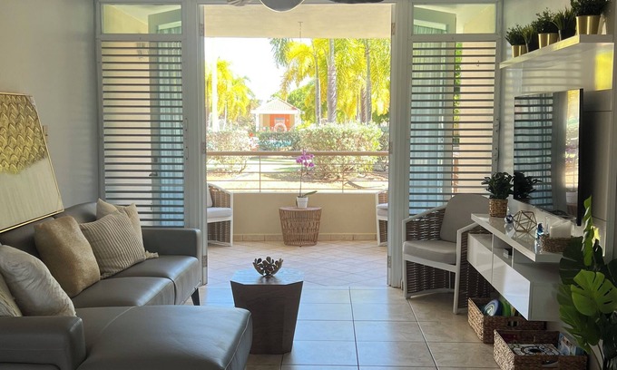 Pole Ojea Condo | Casa Mía at Paseo del Faro