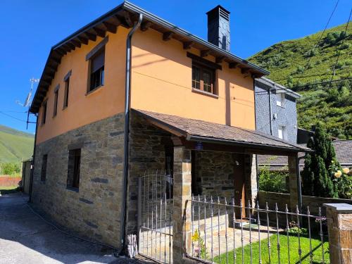 Peranzanes House | Casa Miravalles Fornela