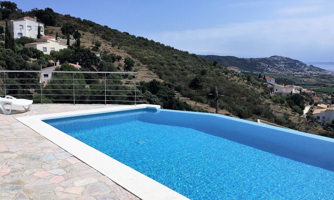 El Mas Fumats Apartment | CASA MIREILLA - Apartment with perfect sea view & private pool