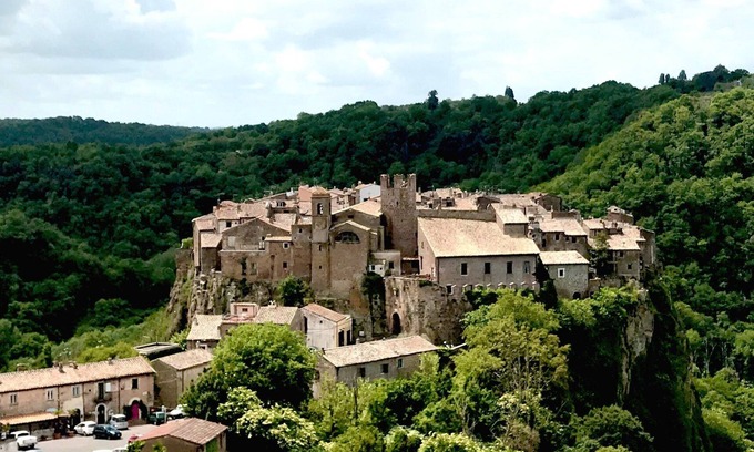 Calcata Historic Town Apartment | Casa Odette - Little house inside the village of Calcata