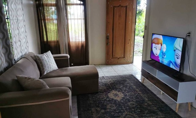 Northern Plains House | Casa Peri Cerca de Rio Celeste