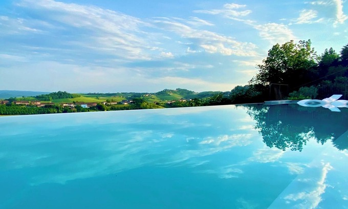 San Martino Alfieri House | Casa Profumi di Barbera 4: Infinity Pool, 2 Luxurious Bedrooms & Historic Charm