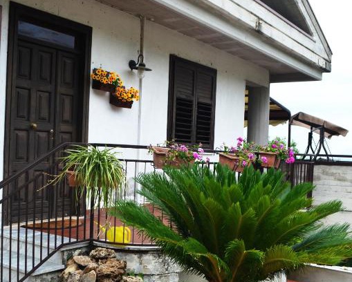 Montefalcione Apartment | Casa Vacanze L'Agrifoglio