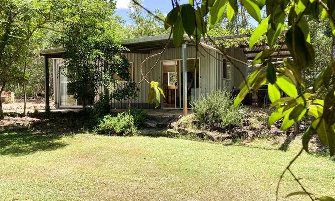 Taunton Cabin | Casa Verde | Off-grid hideaway Agnes Water & 1770