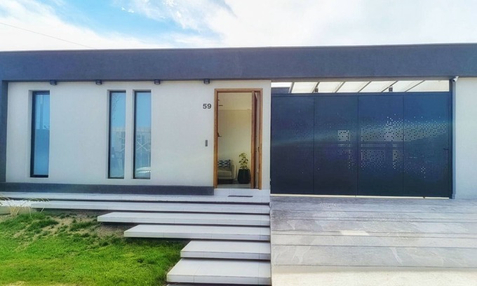 Lujan de Cuyo House | Casamora wine cellar area with Jacuzzi and garden