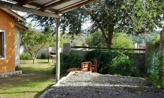 Huerta Grande Ski Chalet | Casas HG-Desayuno sencillo entregado al check in-Pileta climatizada en predio a 2 kilómetros-Acepta mascotas bajo petición-Cochera para 1 auto