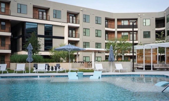 Milwood House | Casita Cactus | King Suite near Domain | with Pool