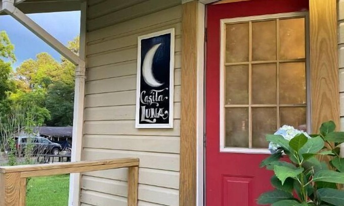 Hemphill House | Casita Luna - Hemphill, Texas